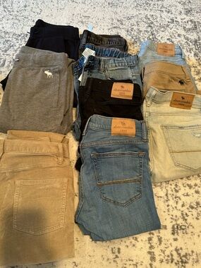 TEMPORARY LISTING☀️Mix of Boys/ Men’s tops and bottoms